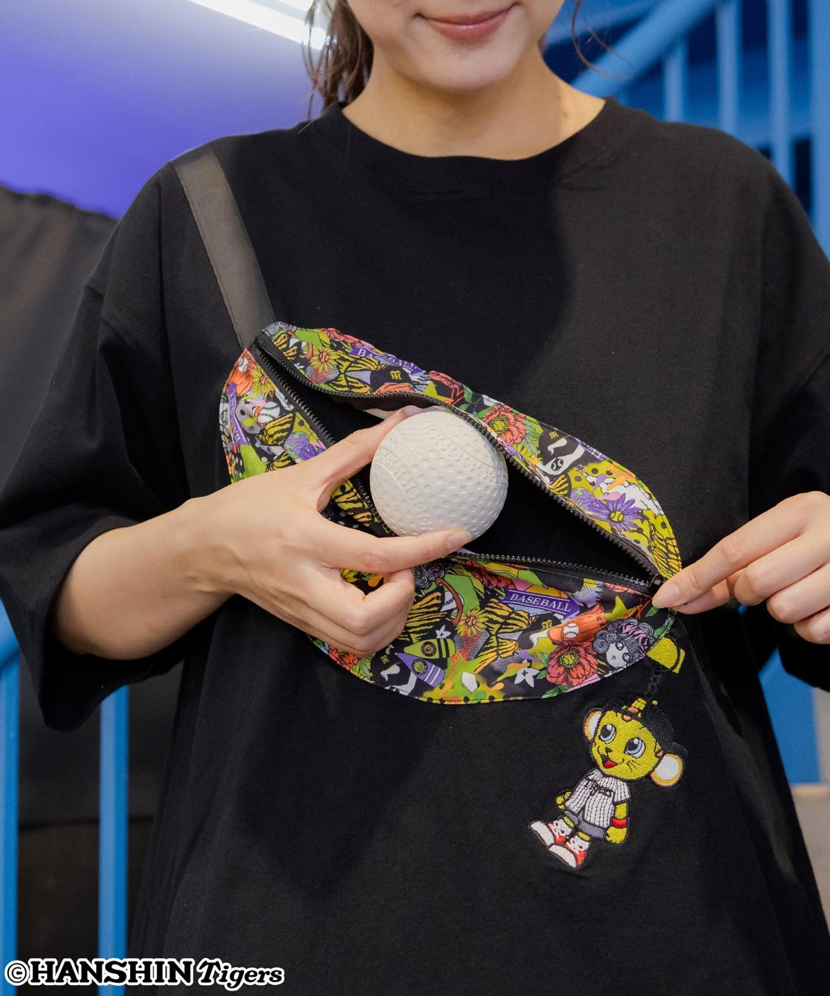 阪神タイガース×ScoLar バッグ付きトラッキー刺繍Tシャツ-5
