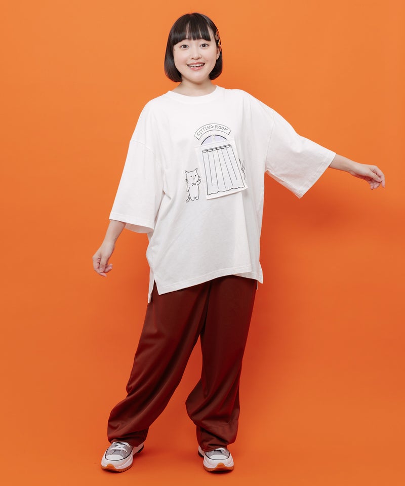 試着室の秘密 お着替え中クマ柄Tシャツ-3