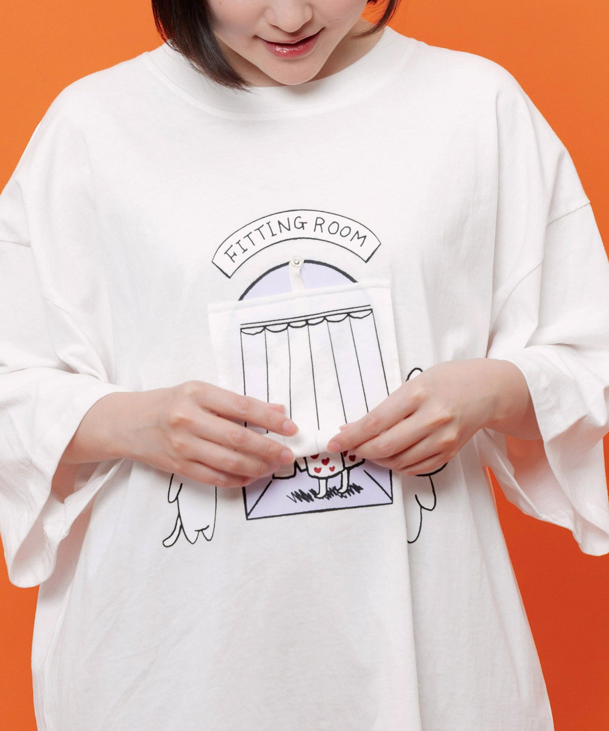 試着室の秘密 お着替え中クマ柄Tシャツ-7