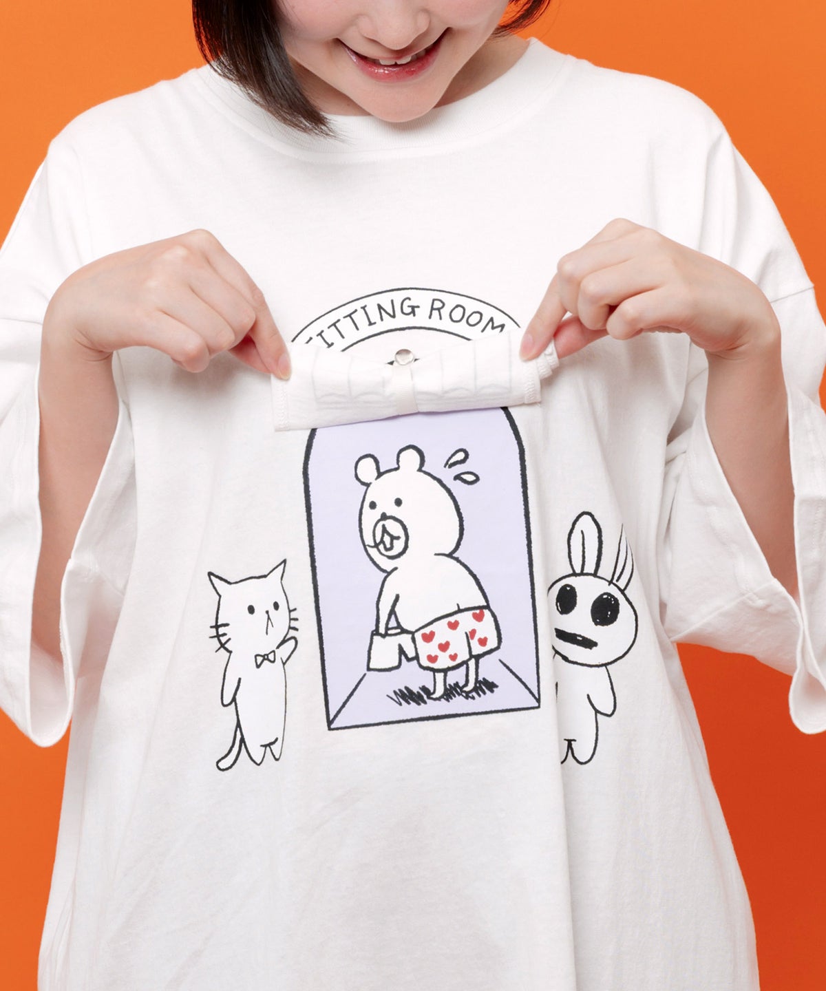 試着室の秘密 お着替え中クマ柄Tシャツ-8