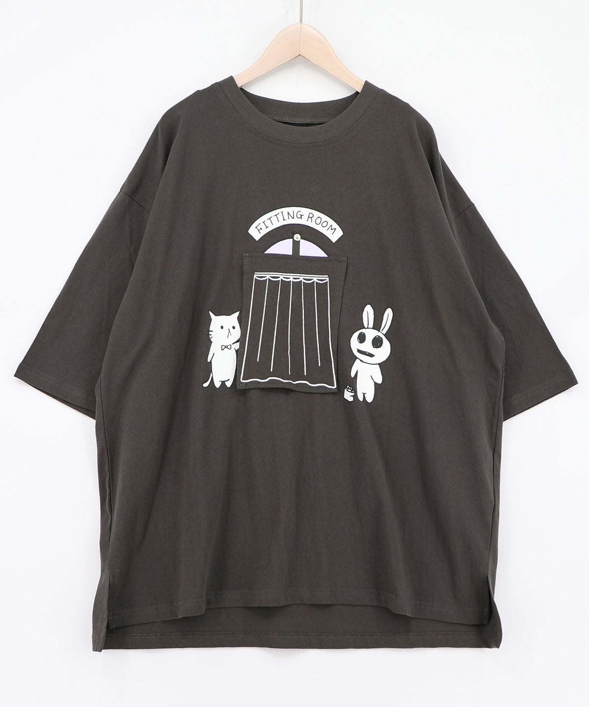 試着室の秘密 お着替え中クマ柄Tシャツ-11