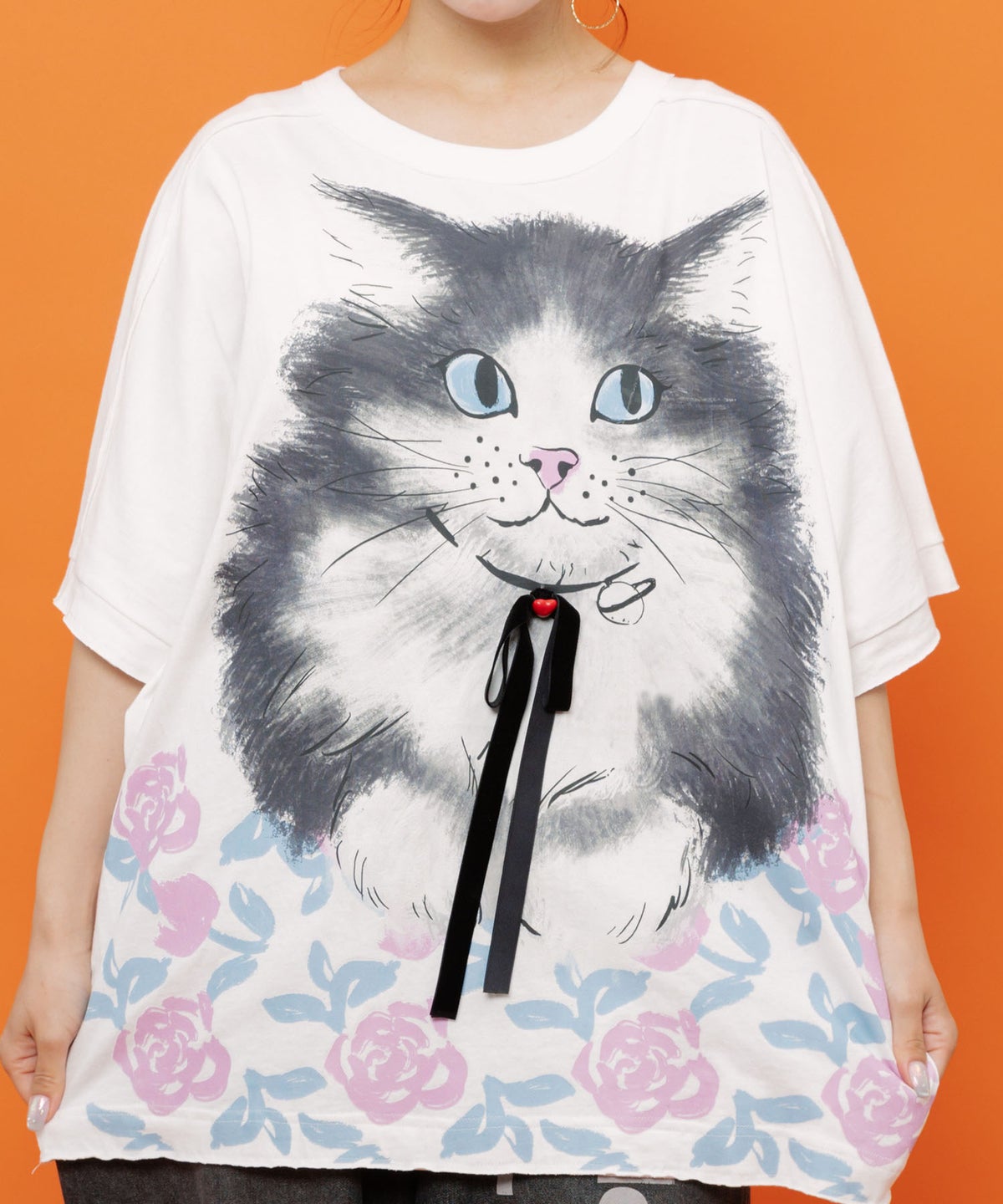 リボン付き もふもふハチワレネコ柄Tシャツ-6