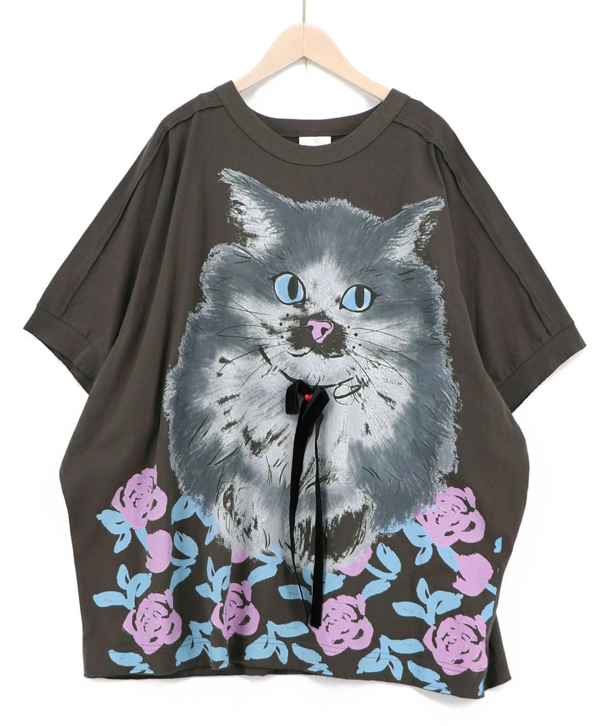 リボン付き もふもふハチワレネコ柄Tシャツ-12