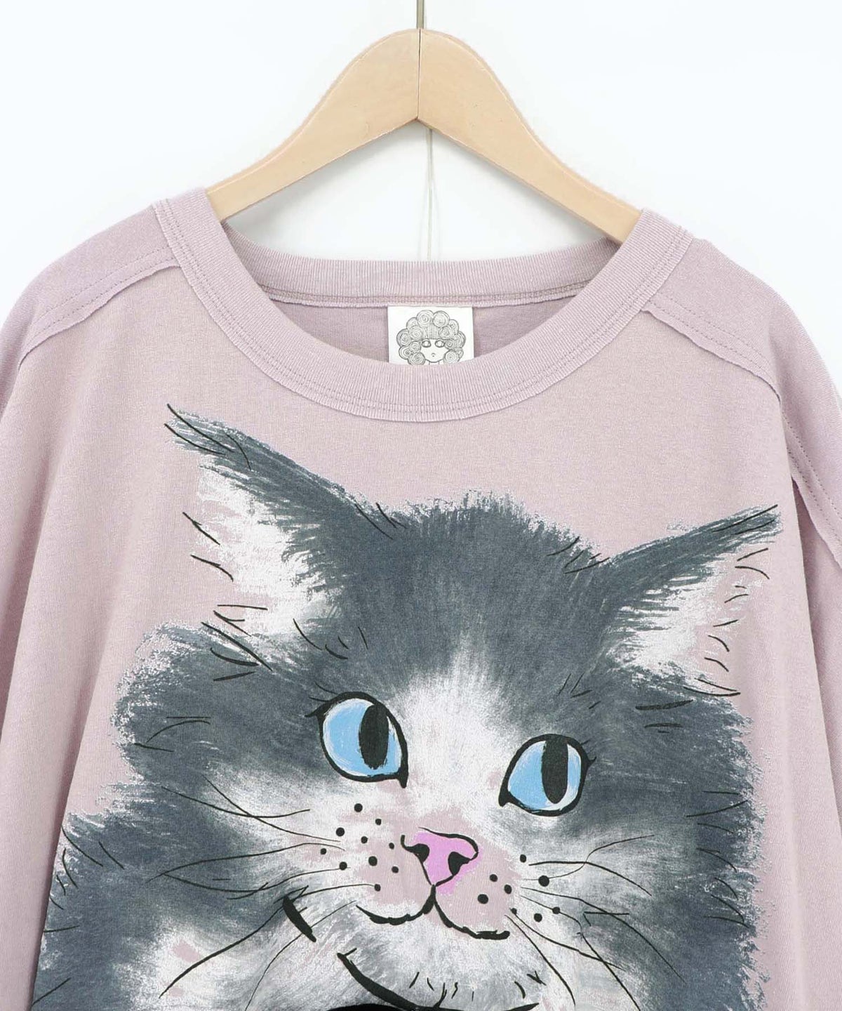 リボン付き もふもふハチワレネコ柄Tシャツ-18