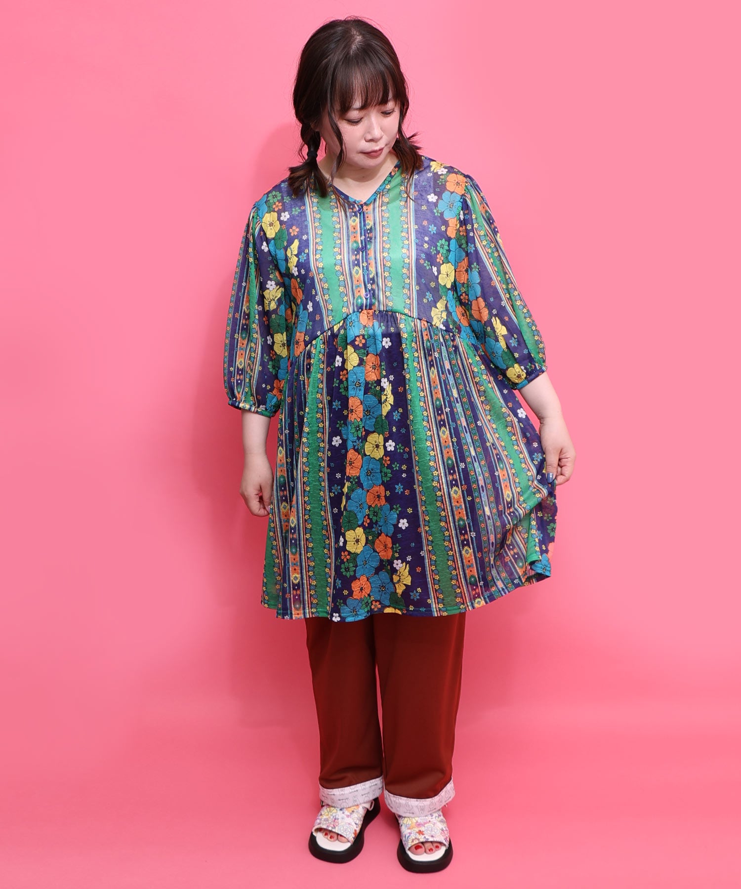 162727：民族調 配色花柄Vネックシャツチュニックの通販-ScoLar