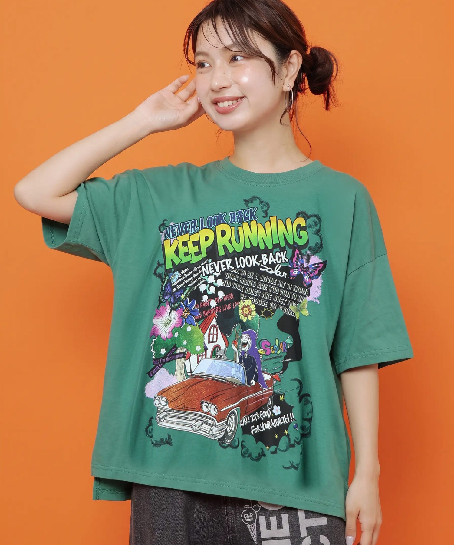 162734：ダークメルヘン柄Tシャツの通販-ScoLar