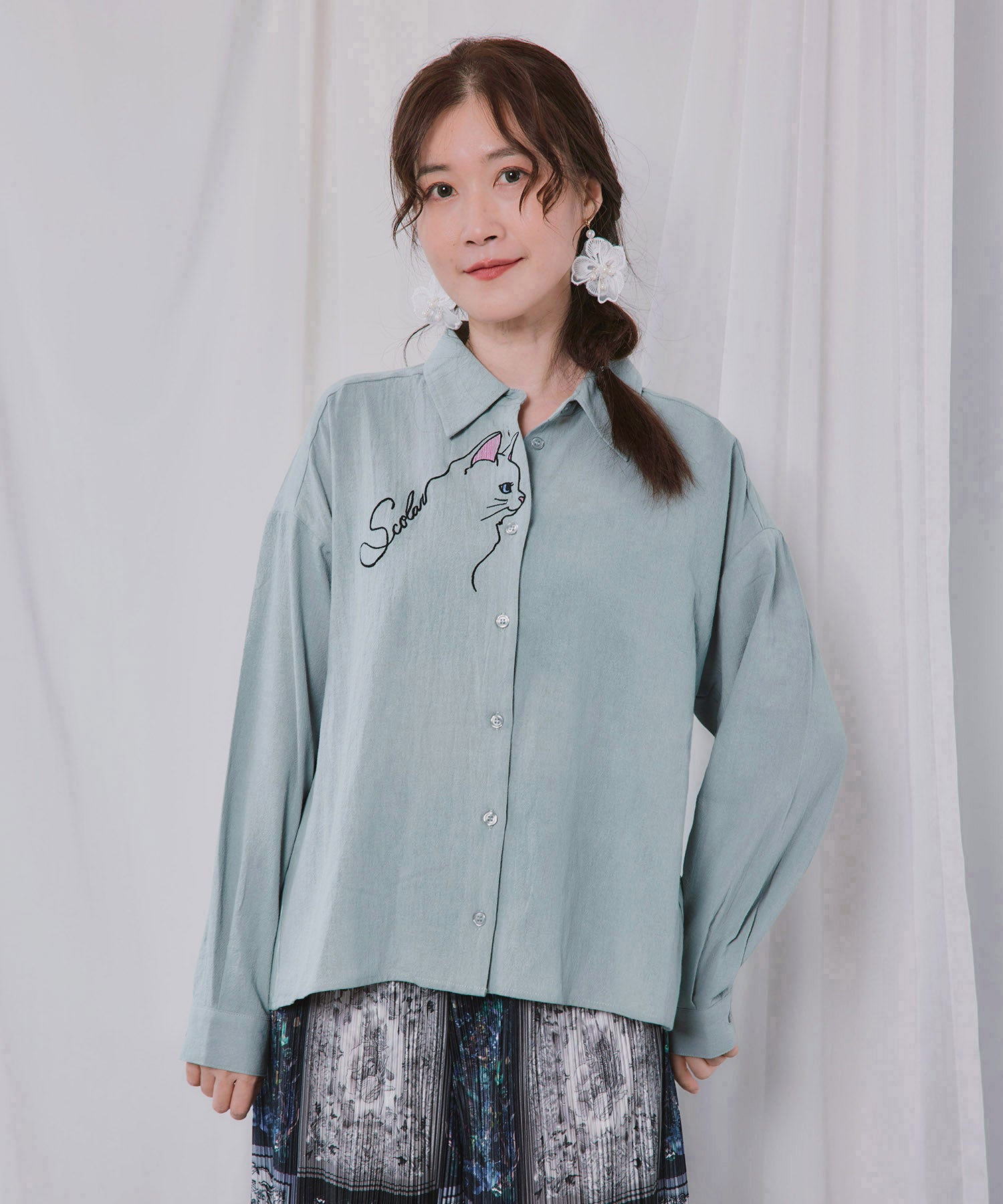 162640-1：バックストライプ切替 前立てネコ刺繍シャツの通販-ScoLar