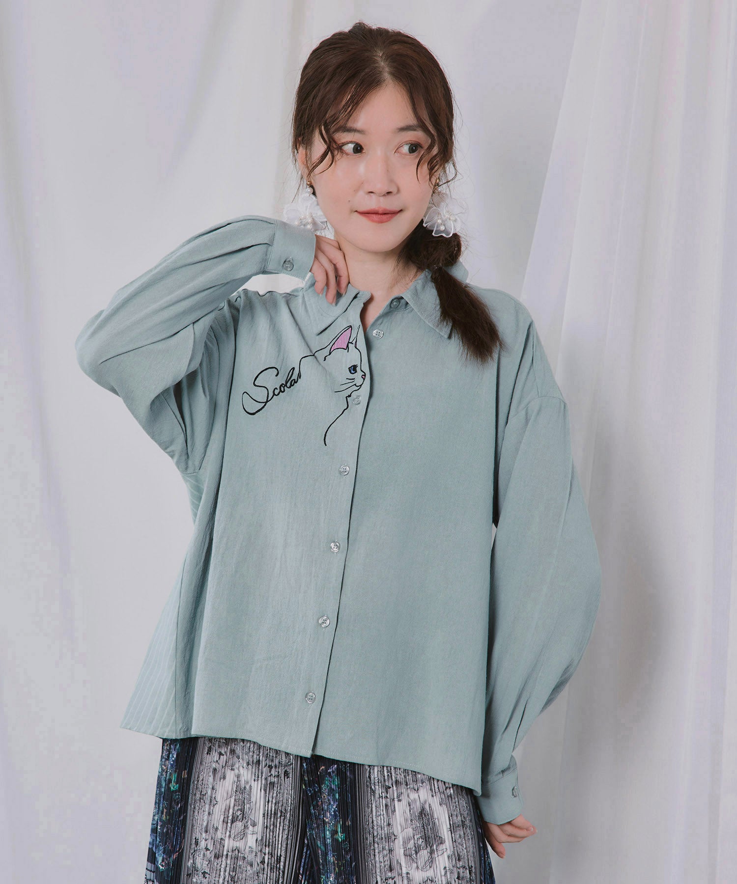 162640-1：バックストライプ切替 前立てネコ刺繍シャツの通販-ScoLar