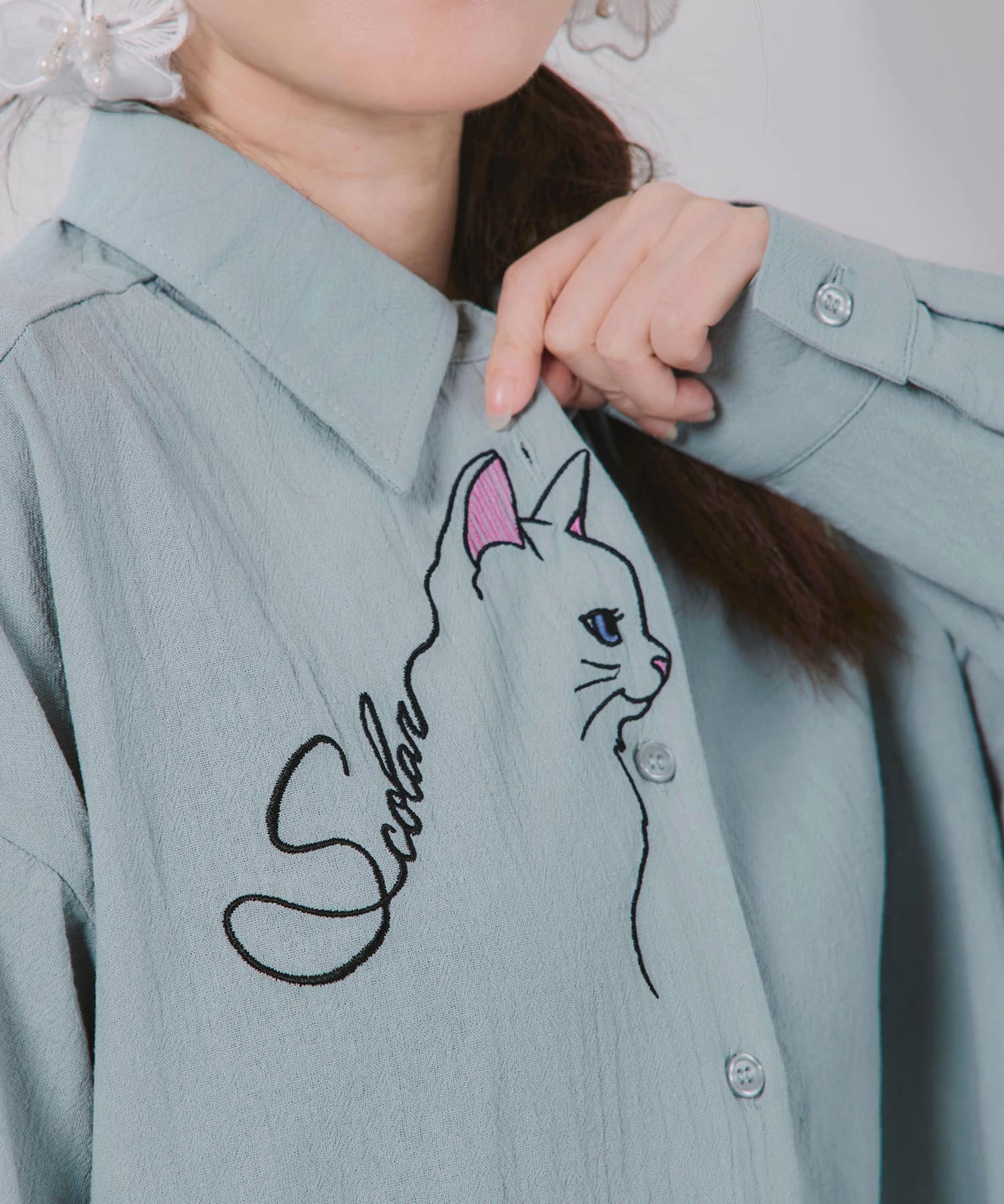 162640-1：バックストライプ切替 前立てネコ刺繍シャツの通販-ScoLar