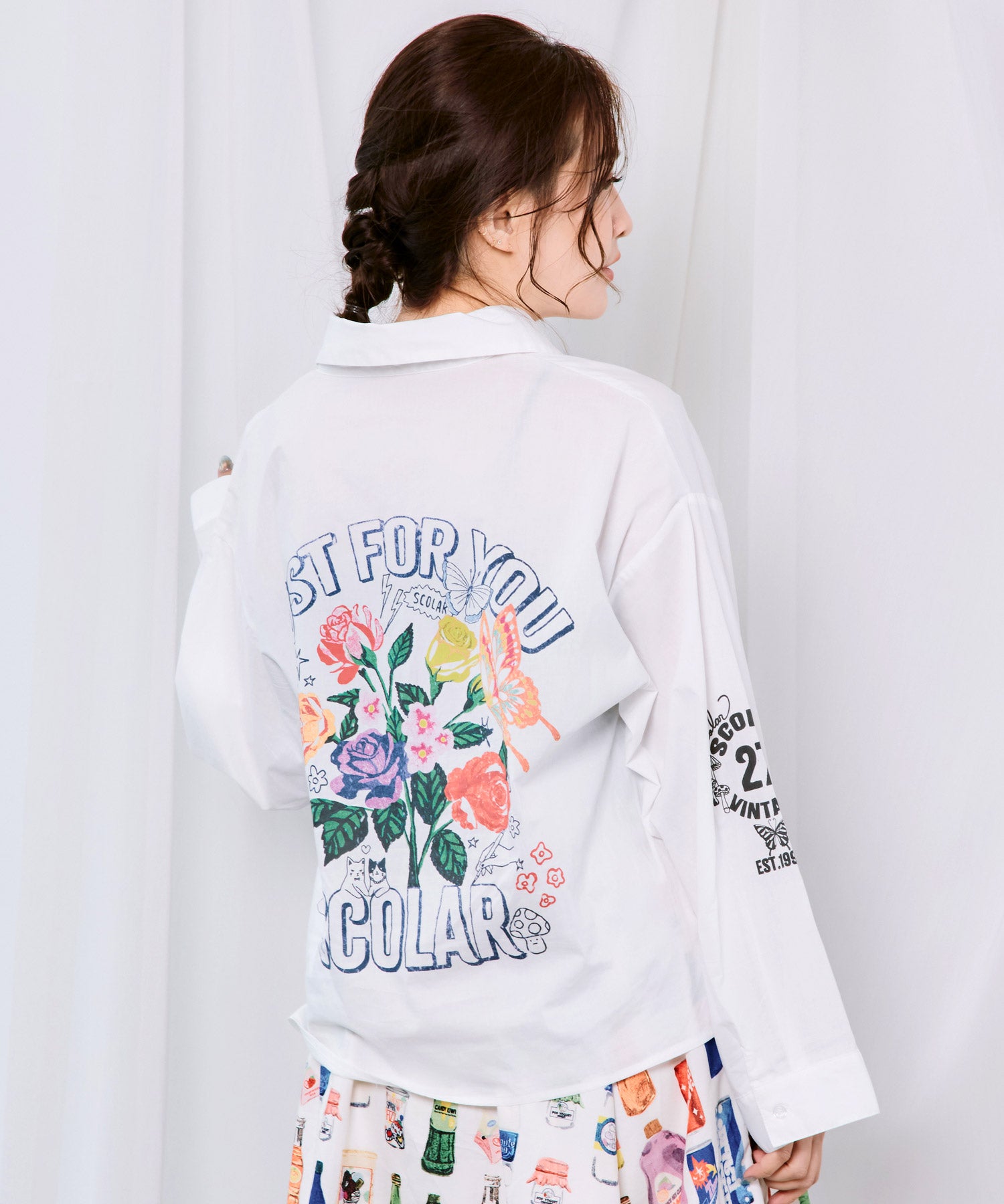 163620：2素材展開 ポップロゴお花バックプリントシャツの通販-ScoLar