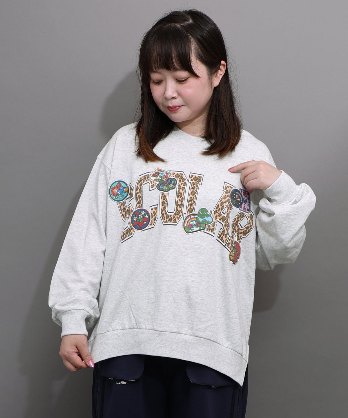 ワッペン風刺繍 レオパードロゴプルオーバー-8