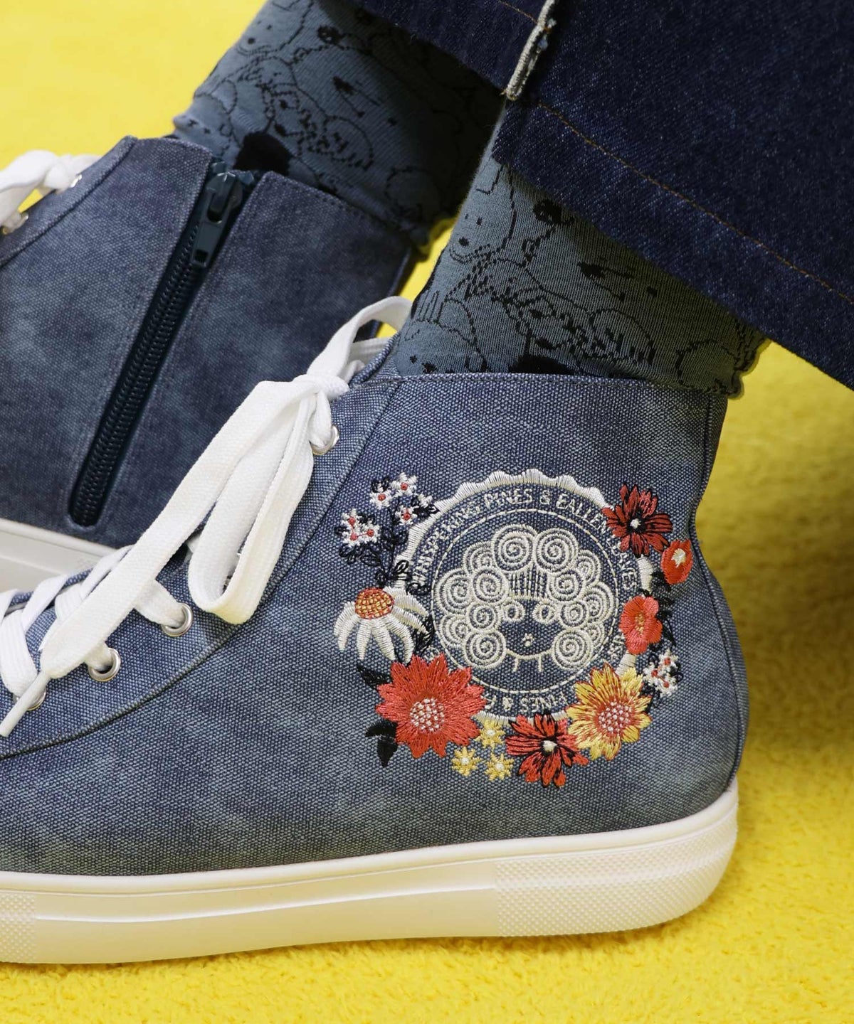 エンブレム風スカラーちゃん刺繍 ハイカットスニーカー-12