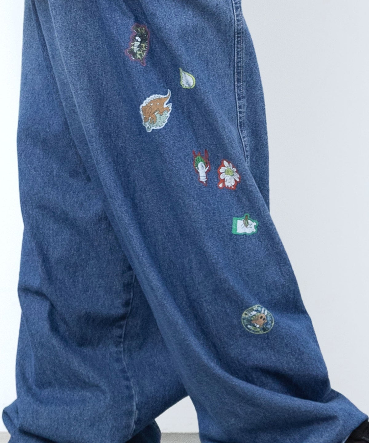 シールぺたぺた風プリント デニムパンツ-8