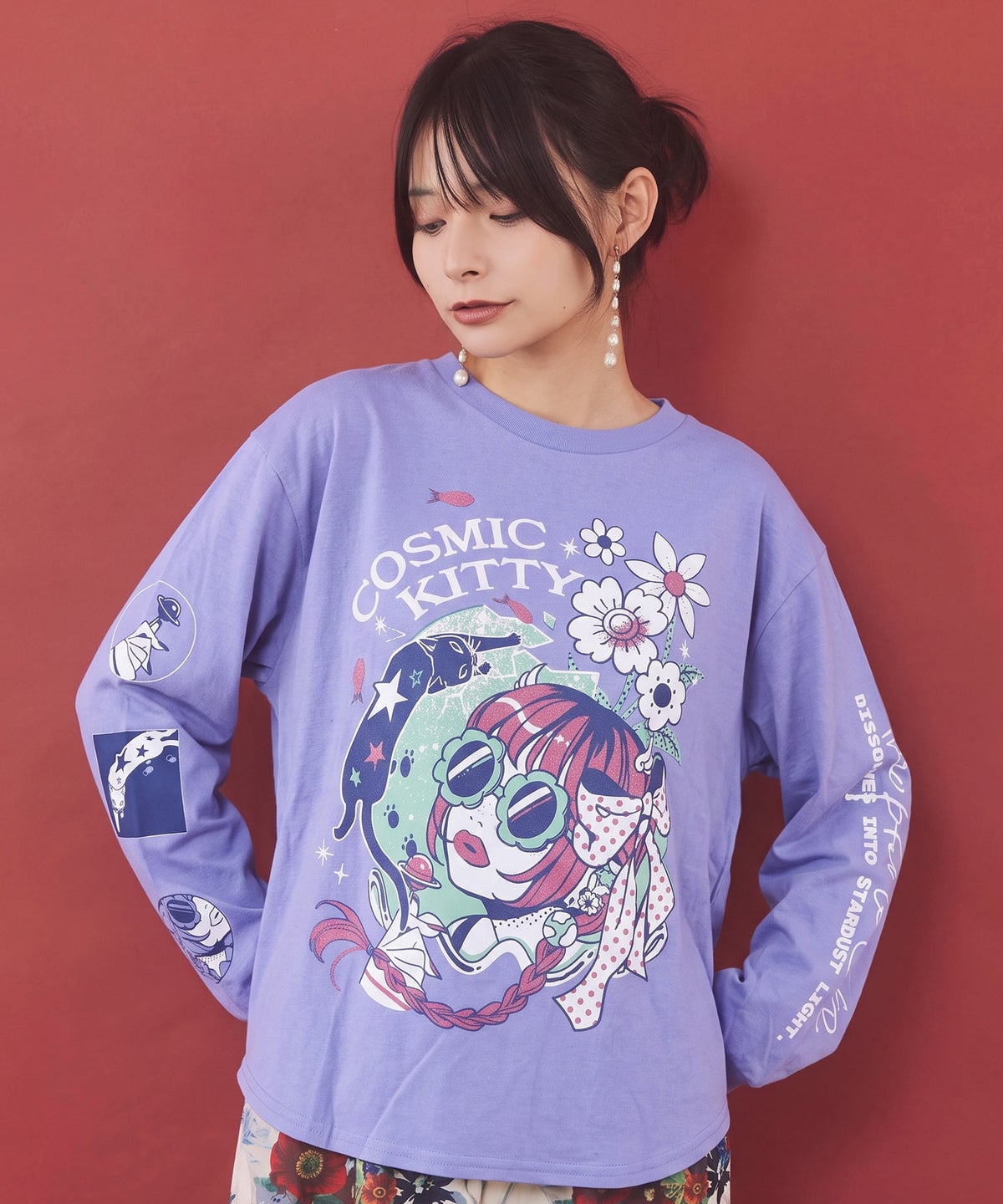惑星ガールと宇宙ネコ柄Tシャツ-1