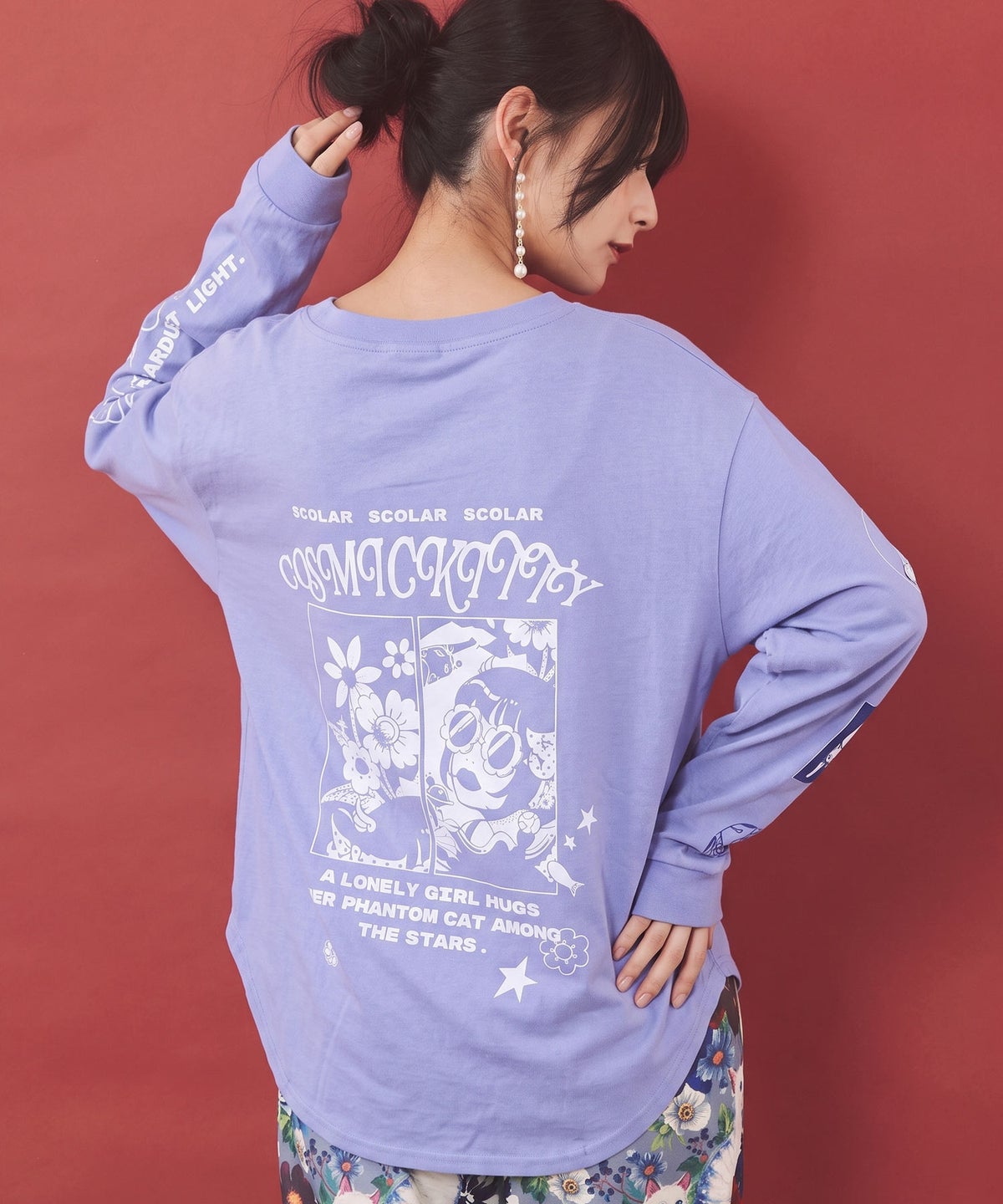 惑星ガールと宇宙ネコ柄Tシャツ-2