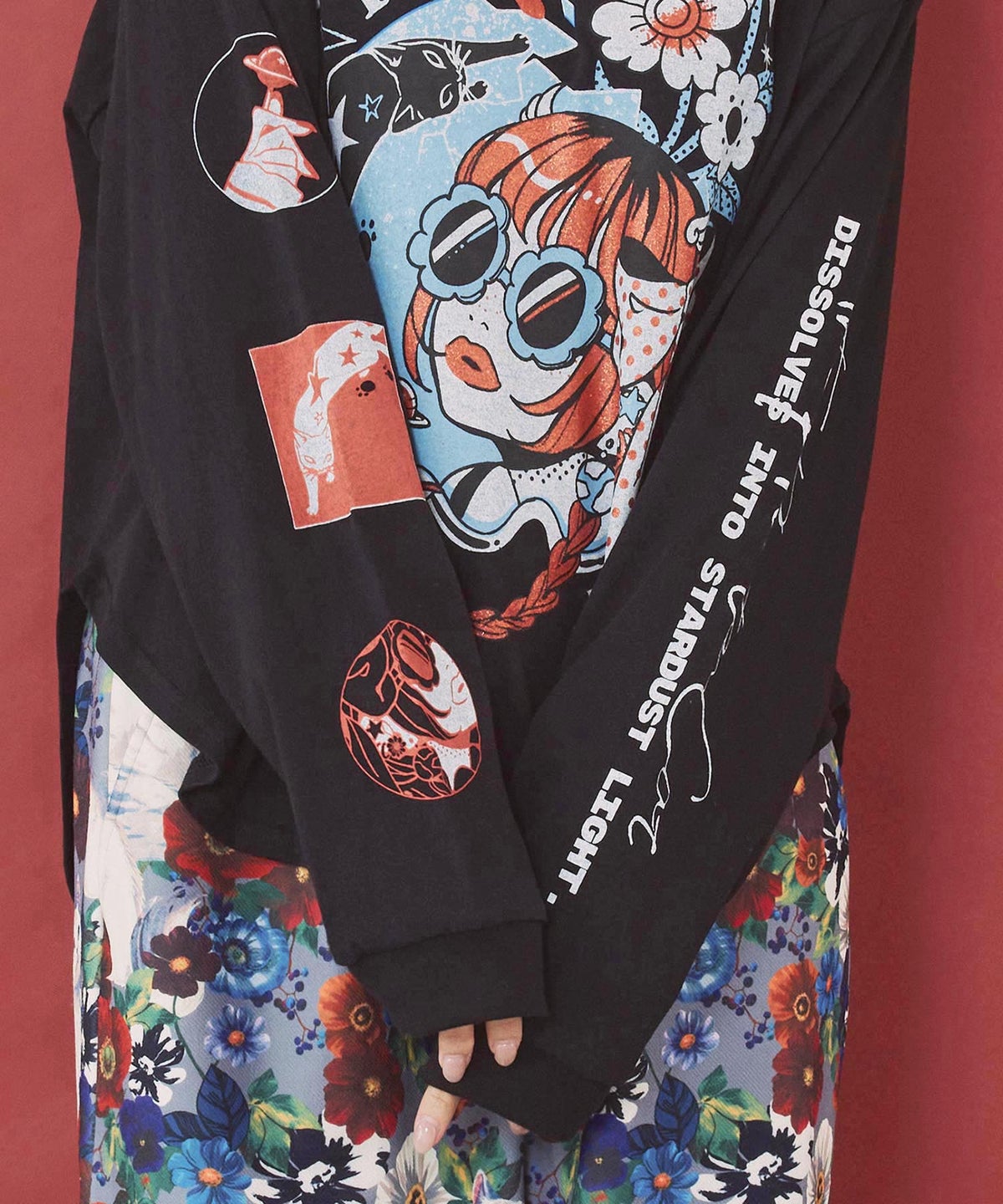 惑星ガールと宇宙ネコ柄Tシャツ-7