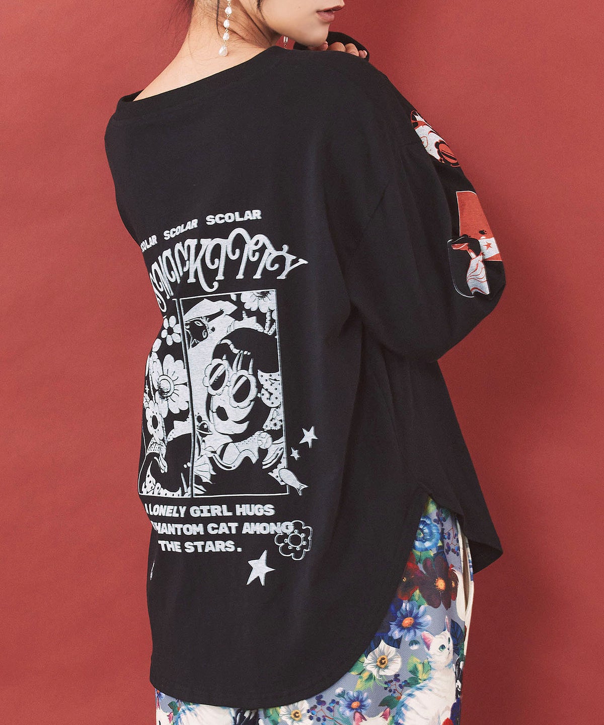 惑星ガールと宇宙ネコ柄Tシャツ-8